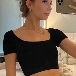 Aritzia Crop Top